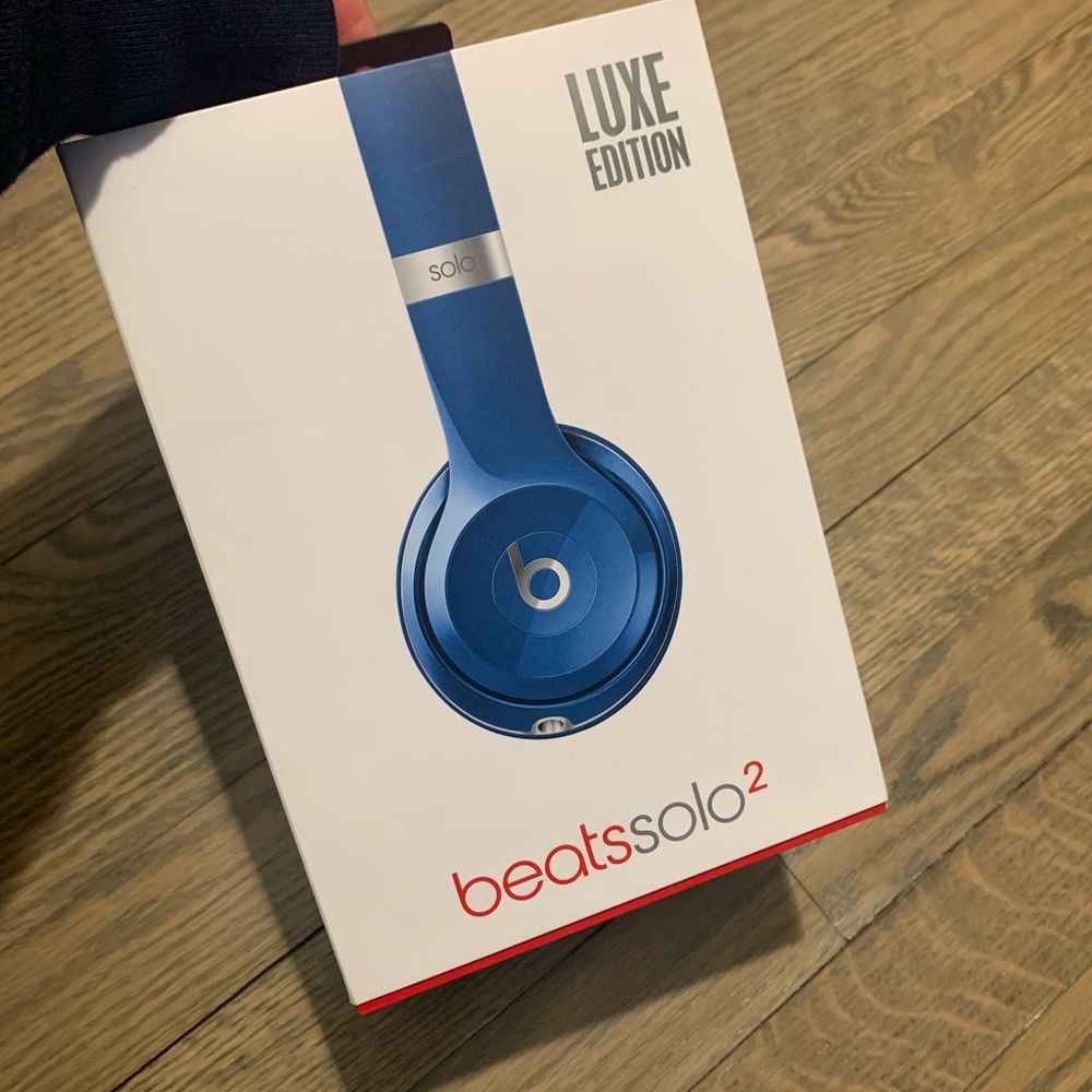 Beatssolo2 blue wireless headphones